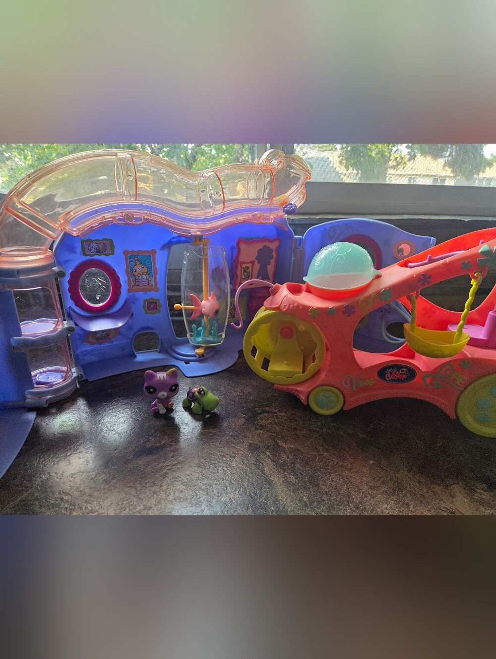 LPS Littlest Pet Shop Pet Lovin Playhouse & Paw Powered Cruiser